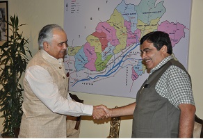 The Governor of Arunachal Pradesh Lt. General Nirbhay Sharma (Retd) with Union Minister for Road Transport & Highways, Shri Nitin Gadkari at Raj Bhawan, Itanagar on 30th April 2015